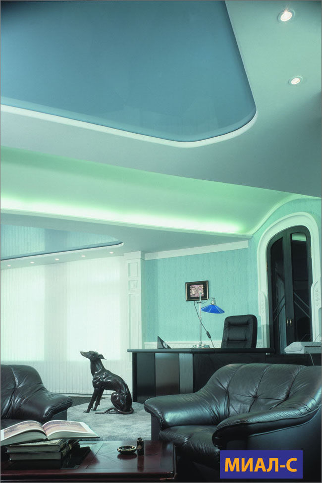 Двухъярусный потолок из гипсокартона с подсветкой в гостиной фото